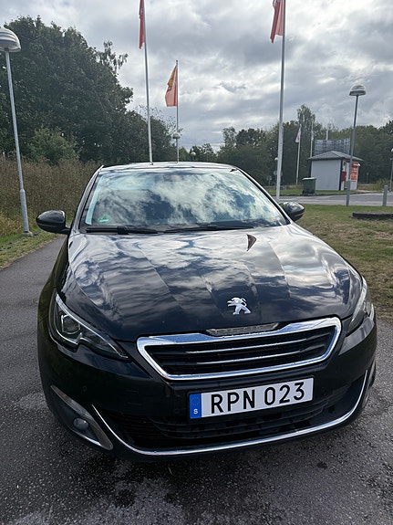 Peugeot 308 2 of 30