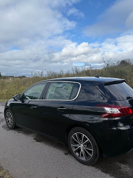 Peugeot 308 8 of 30