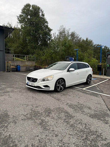 Volvo V60 2 of 8