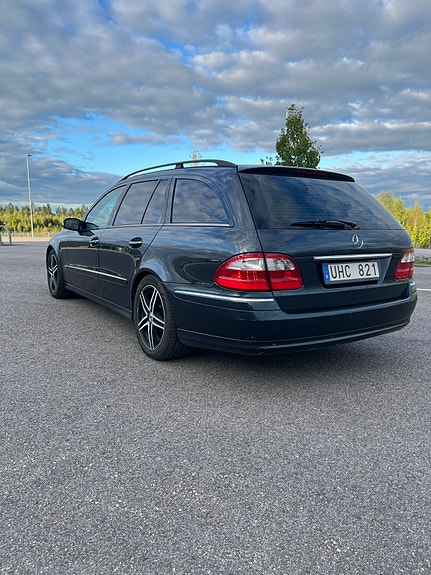 Mercedes-Benz E320 6 of 11
