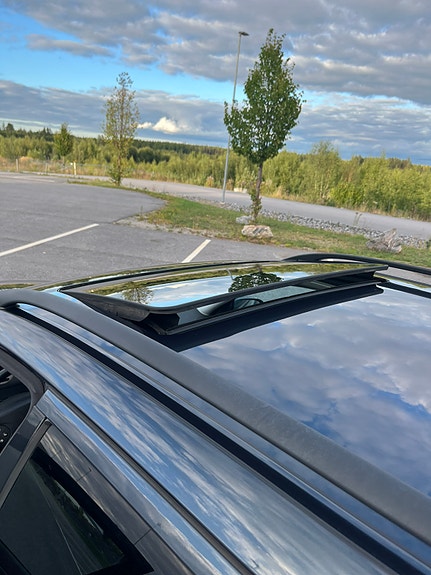 Mercedes-Benz E320 8 of 11