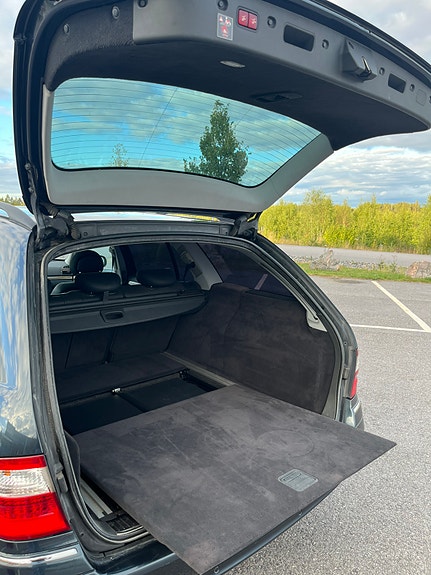 Mercedes-Benz E320 7 of 11