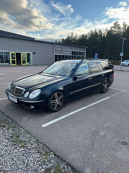 Mercedes-Benz E320 2 of 11