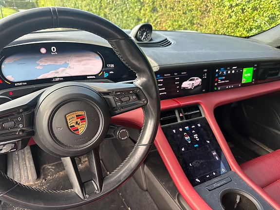 Porsche Taycan 4S 3 of 3