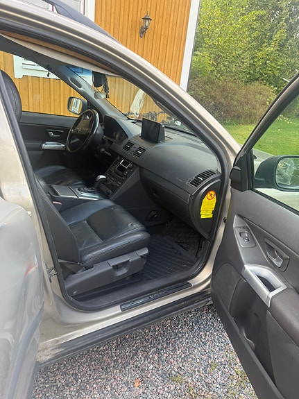 Volvo XC90 4 of 17