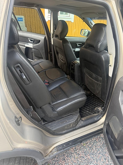 Volvo XC90 7 of 17