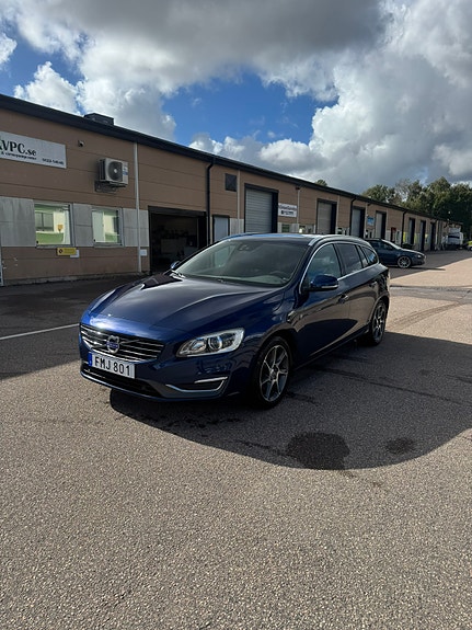 Volvo V60 2 of 10