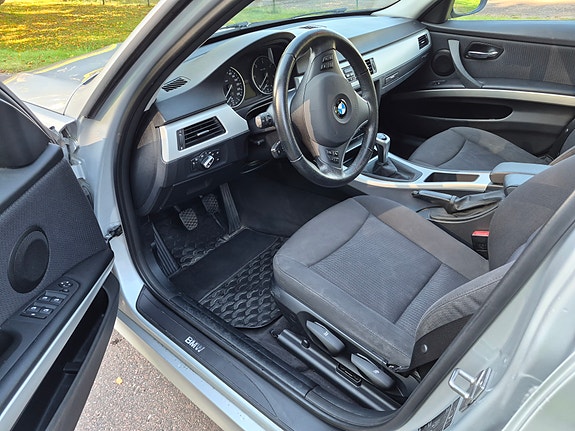 BMW 318d 13 of 18