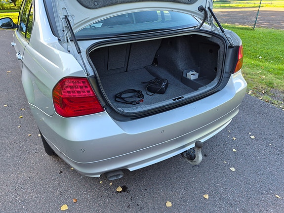 BMW 318d 11 of 18