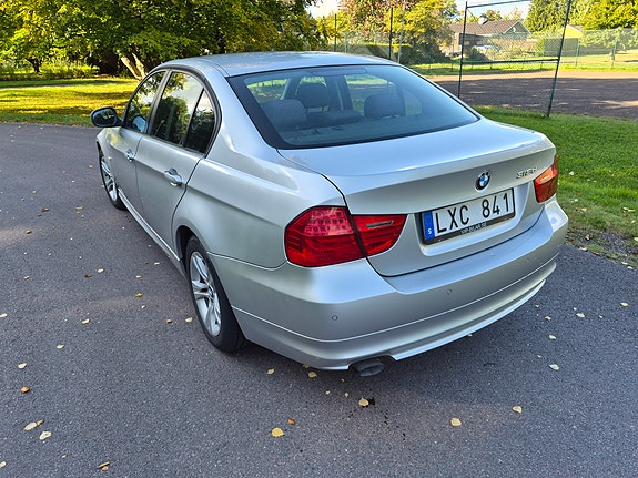 BMW 318d 8 of 18