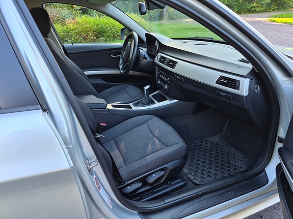 BMW 318d 14 of 18