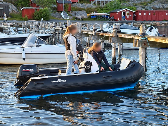 Greatwhite RIB330 2 of 5