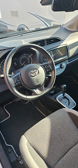 Toyota Yaris 5 of 6