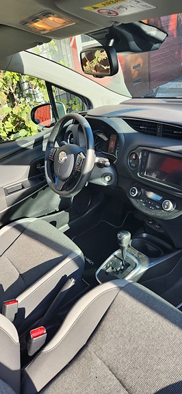 Toyota Yaris 4 of 6