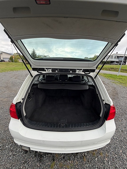 BMW 320d 5 of 6