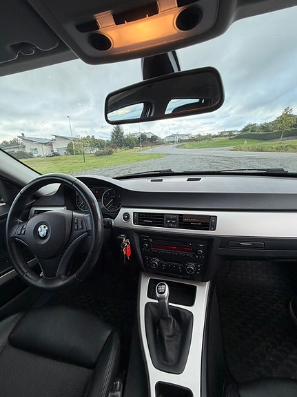 BMW 320d 3 of 6