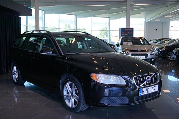 Volvo V70 2 of 14