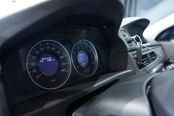 Volvo V70 10 of 14