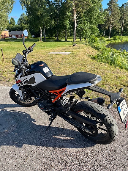 KTM 125 Duke 2 of 2