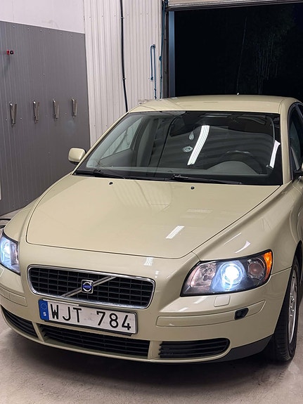 Volvo S40 2 of 13
