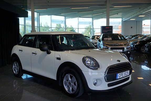 MINI One 2 of 16