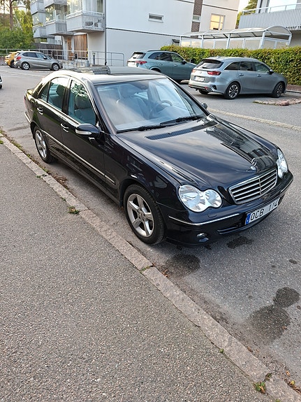 Mercedes-Benz C180 4 of 6