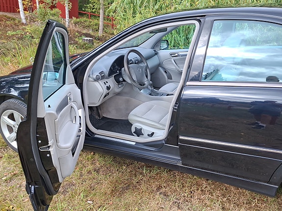 Mercedes-Benz C180 6 of 6