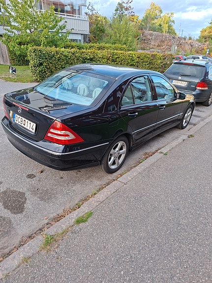 Mercedes-Benz C180 3 of 6
