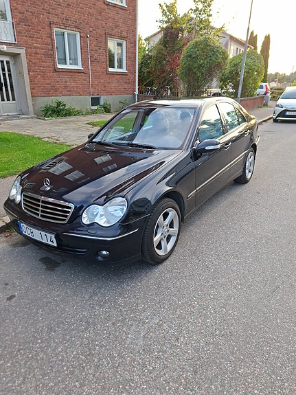 Mercedes-Benz C180 2 of 6