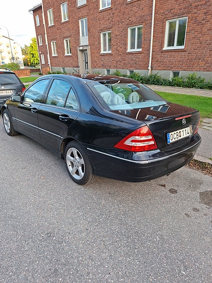 Mercedes-Benz C180 5 of 6