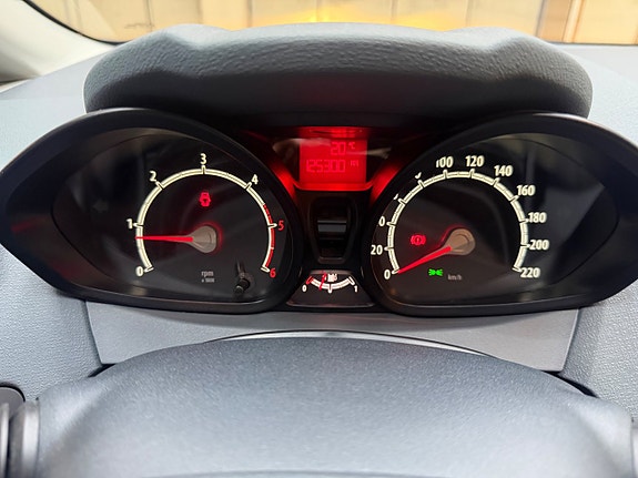 Ford Fiesta 14 of 15