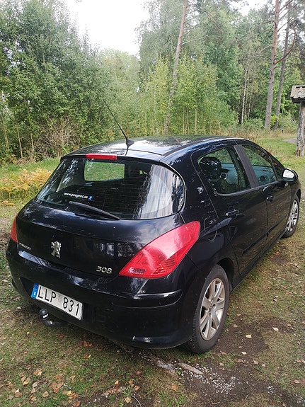 Peugeot 308 2 of 8