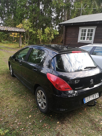 Peugeot 308 4 of 8