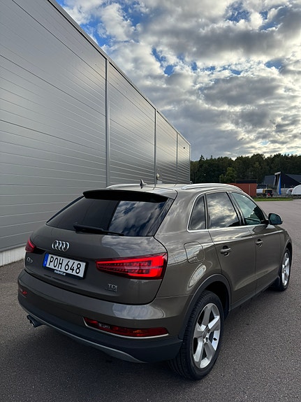 Audi Q3 2 of 7