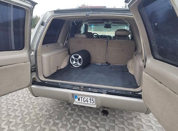 Chevrolet Tahoe 3 of 3