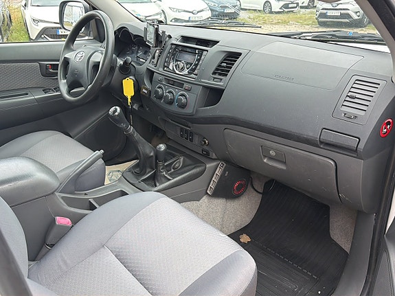 Toyota HiLux 11 of 11