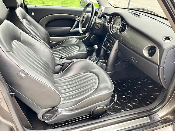 MINI Cooper S 6 of 8