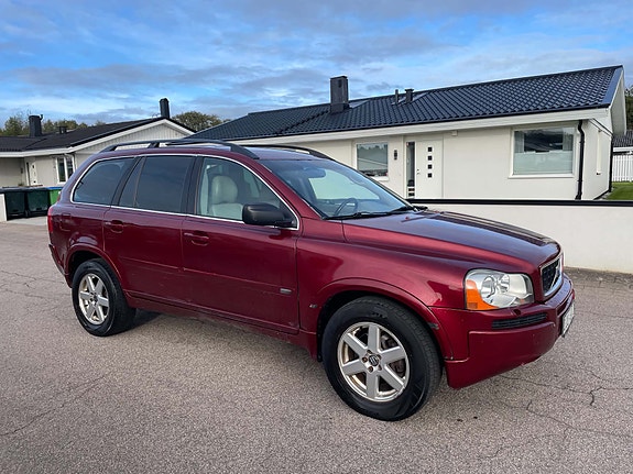 Volvo XC90 2 of 7