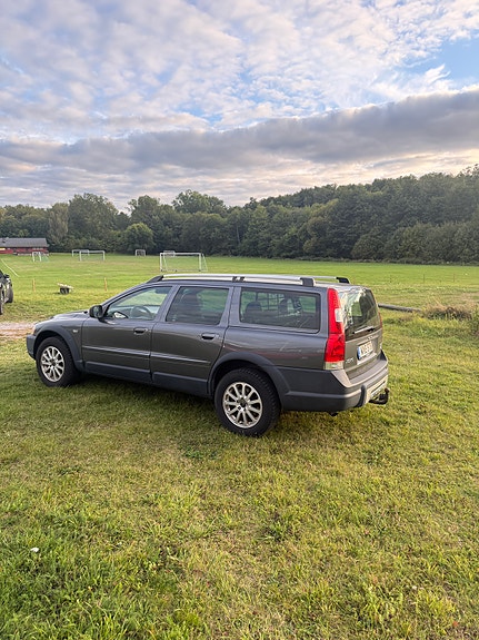 Volvo XC70 2 of 6