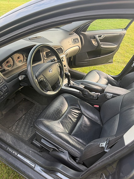 Volvo XC70 4 of 6