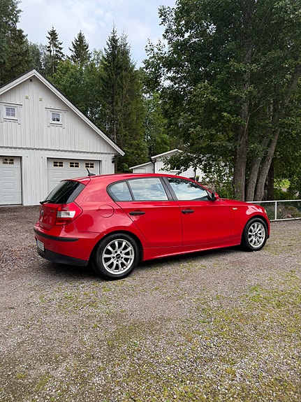 BMW 116i 3 of 11