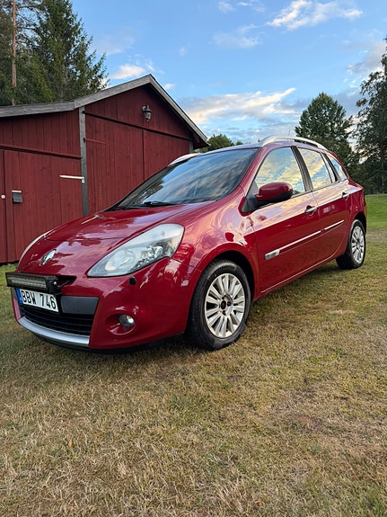 Renault Clio 2 of 6