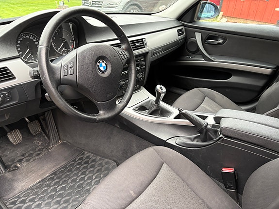 BMW 320i 10 of 19