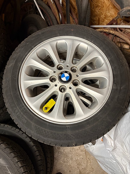 BMW 320i 16 of 19
