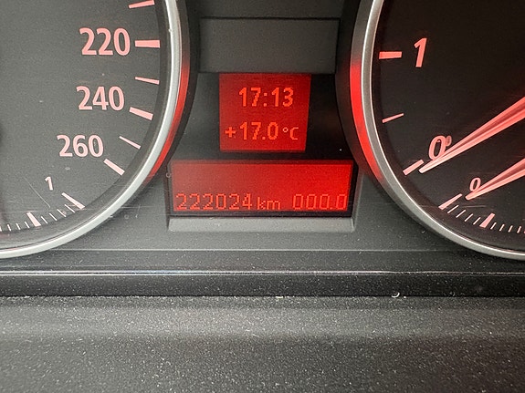 BMW 320i 8 of 19