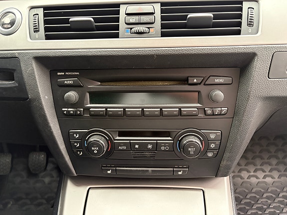 BMW 320i 9 of 19