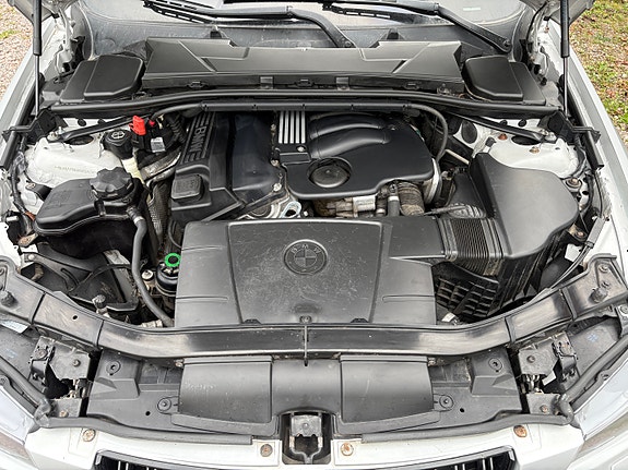 BMW 320i 14 of 19