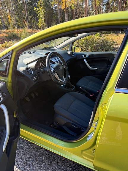 Ford Fiesta 4 of 7