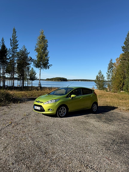 Ford Fiesta 2 of 7