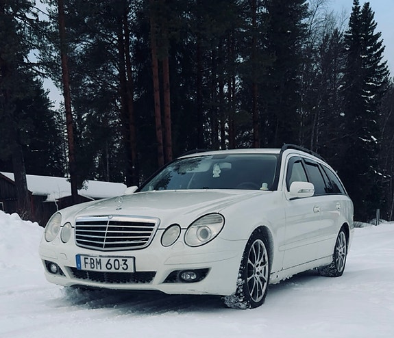 Mercedes-Benz E220 4 of 5
